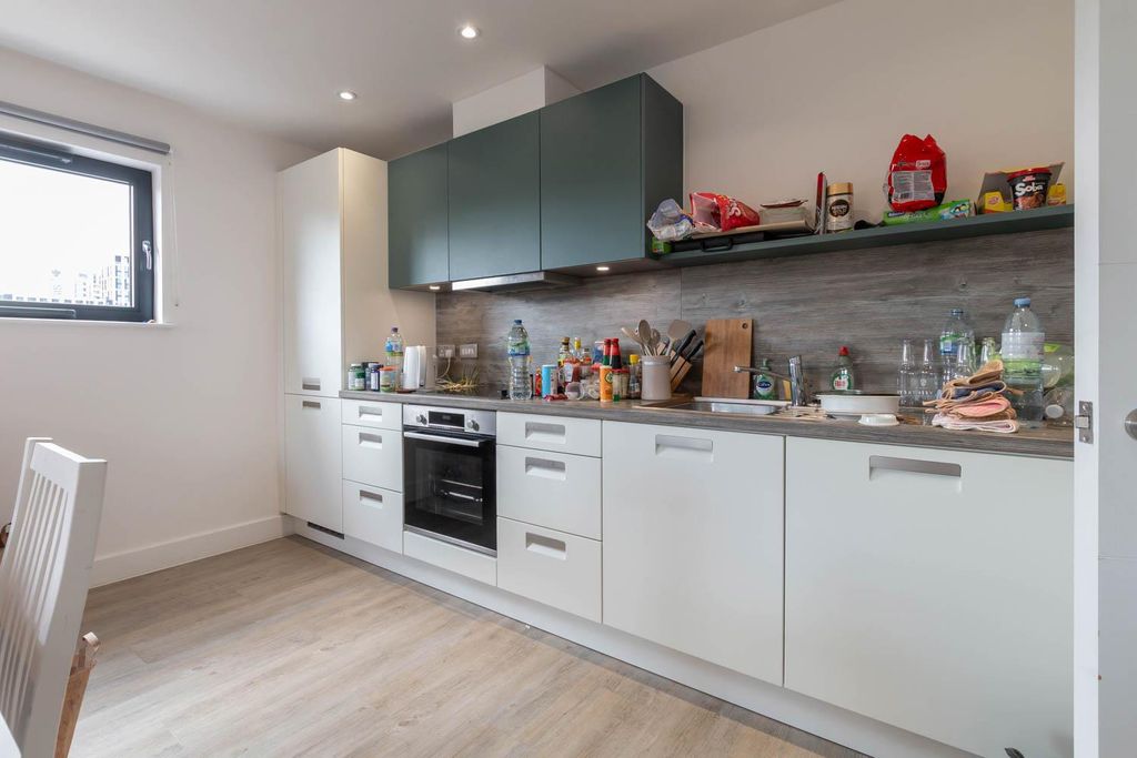 Property photo 3 of 10 Kitchen