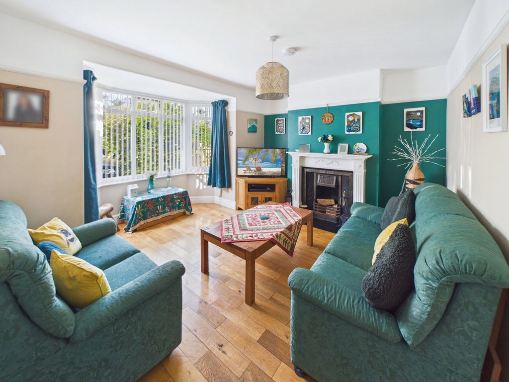 Property photo 2 of 34