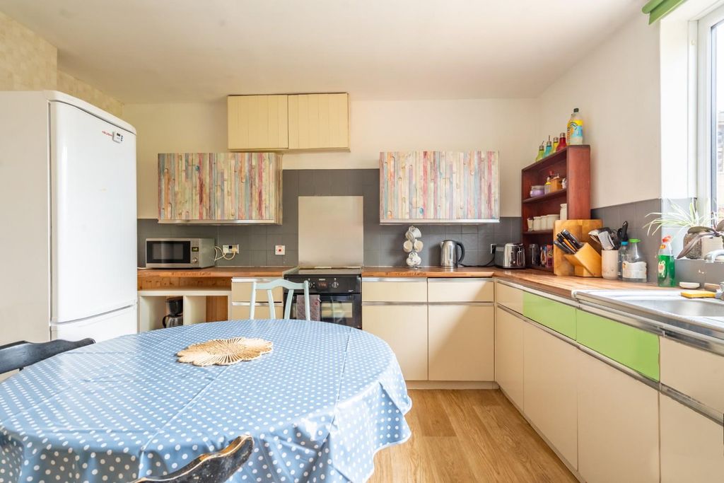 Property photo 3 of 14 Crombie Avenue-6.Jpg