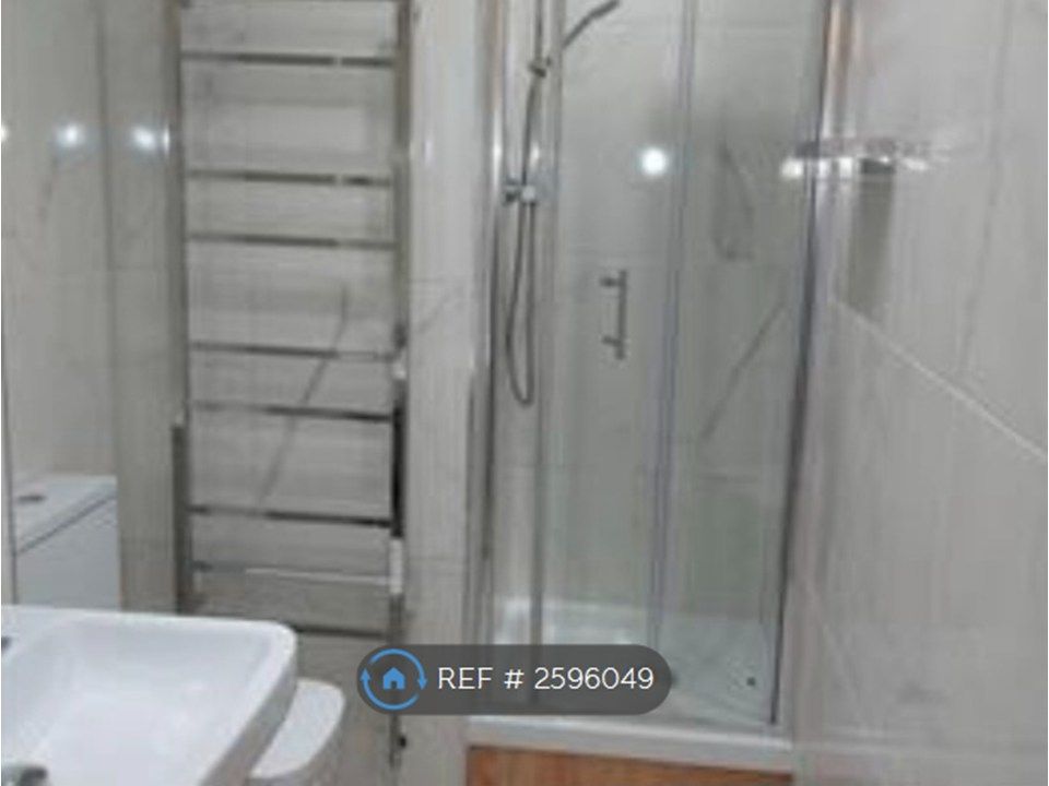 Property photo 3 of 9 Ensuite Shower