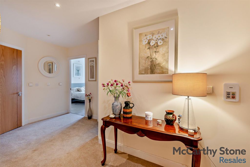 Property photo 3 of 32 8640724-Interior07-800.Jpg