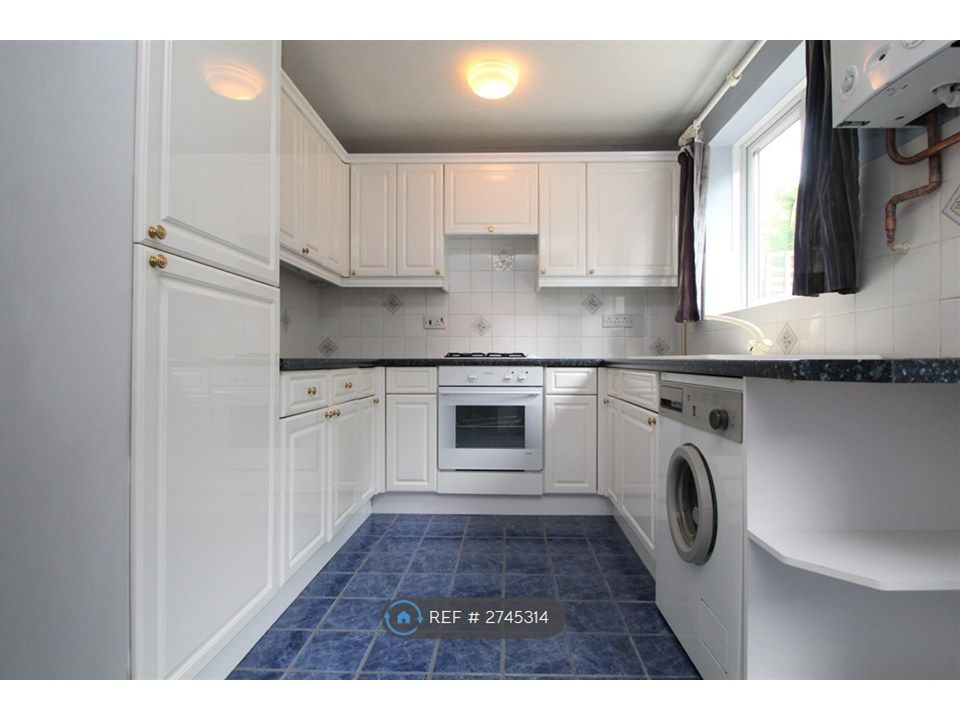 Property photo 3 of 9 Kitchen