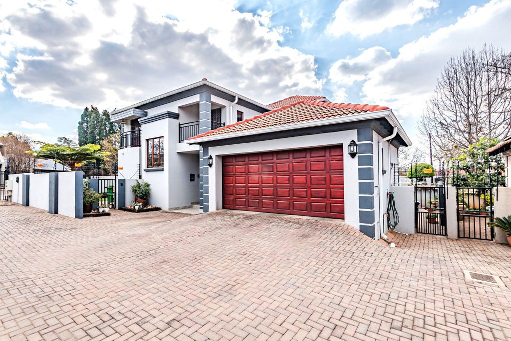 Property photo 2 of 63 Cn1707369