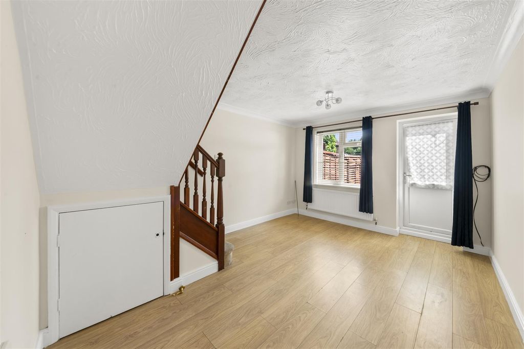 Property photo 3 of 13 4