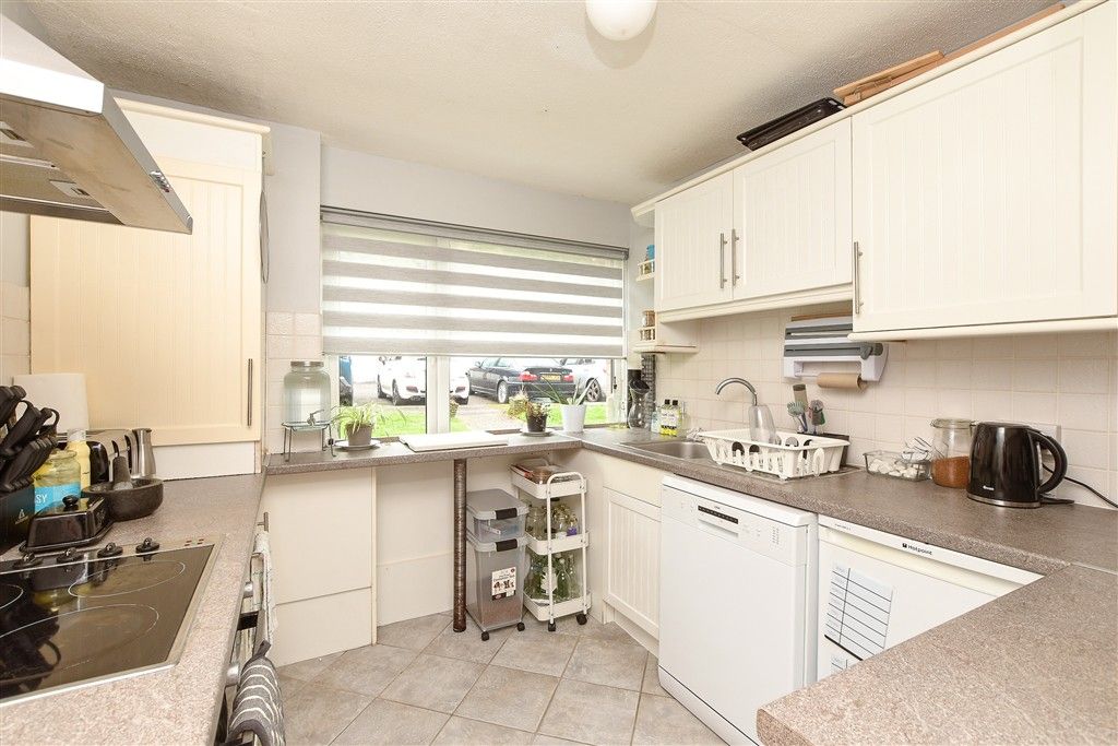 Property photo 3 of 12 Kitchen