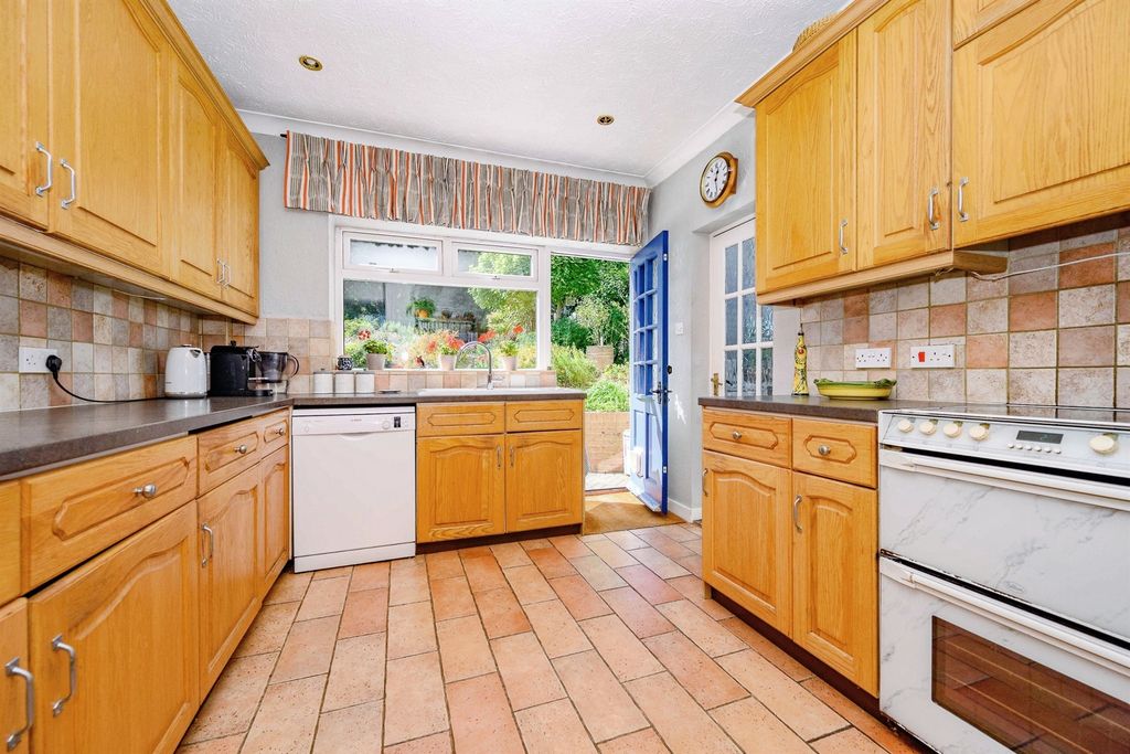 Property photo 3 of 23
