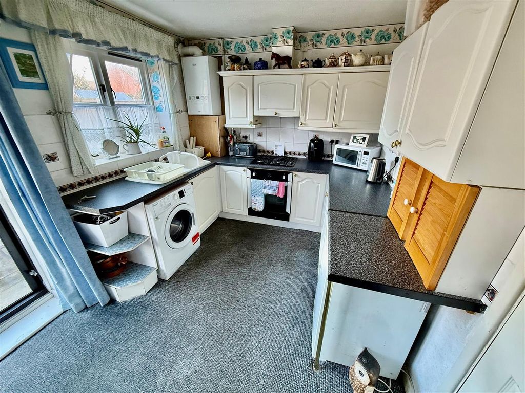 Property photo 3 of 7 Kitchen/Dining Room