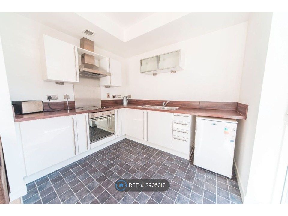 Property photo 2 of 6 Kitchen