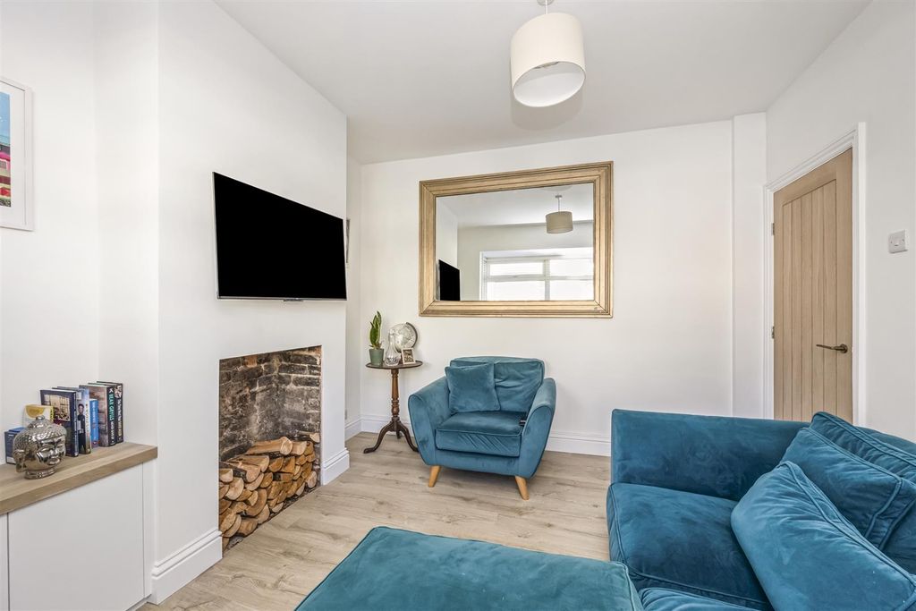 Property photo 3 of 17 Sitting Room