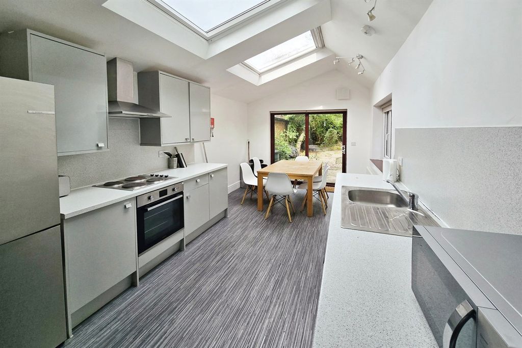 Property photo 3 of 12 Kitchen