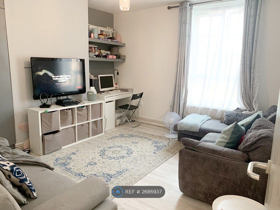 Property photo 1 of 6 Living Room