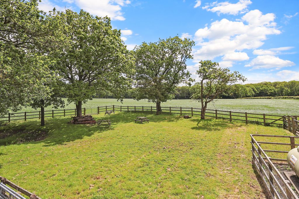 Property photo 3 of 22 Picture No. 02
