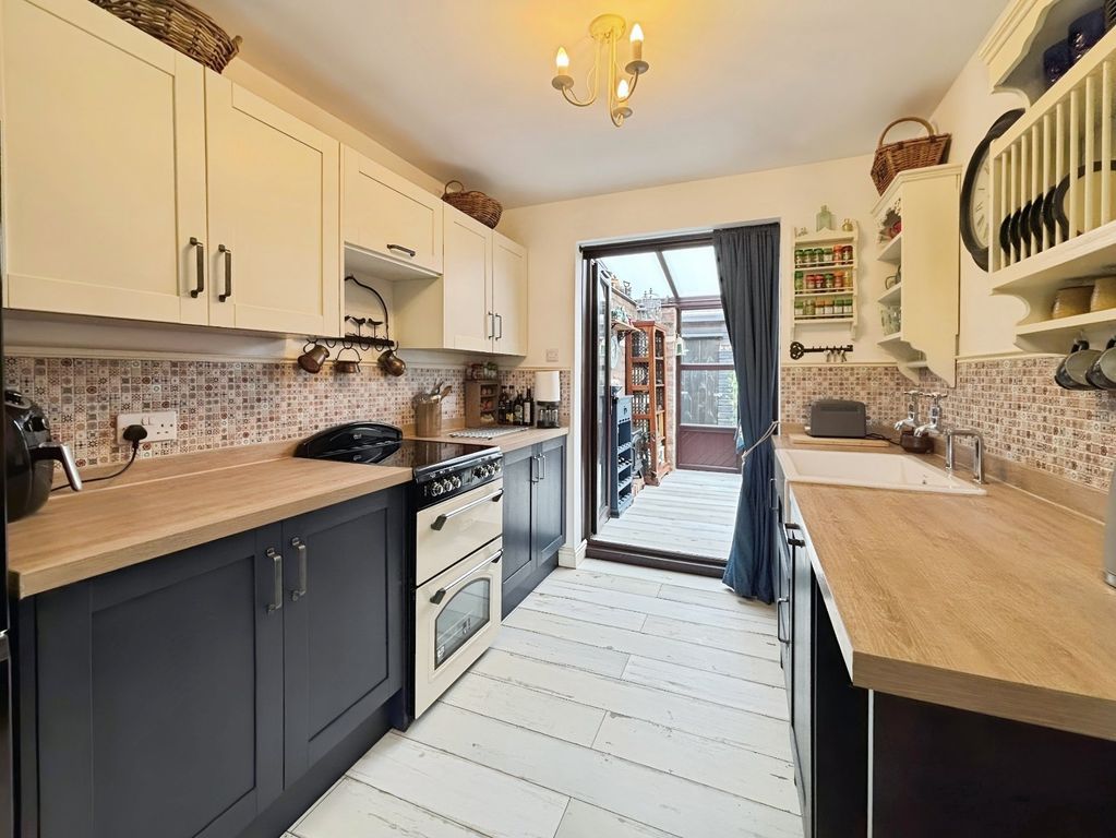 Property photo 3 of 27 Kitchen