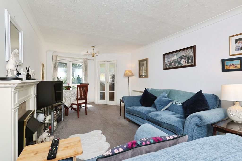 Property photo 3 of 15 Living Room