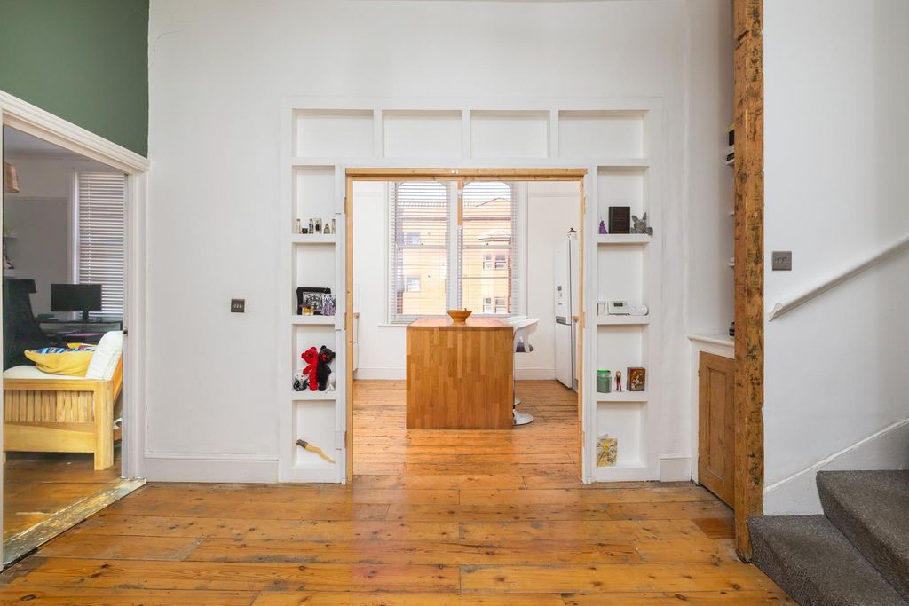 Property photo 3 of 28 Char7090.Jpg