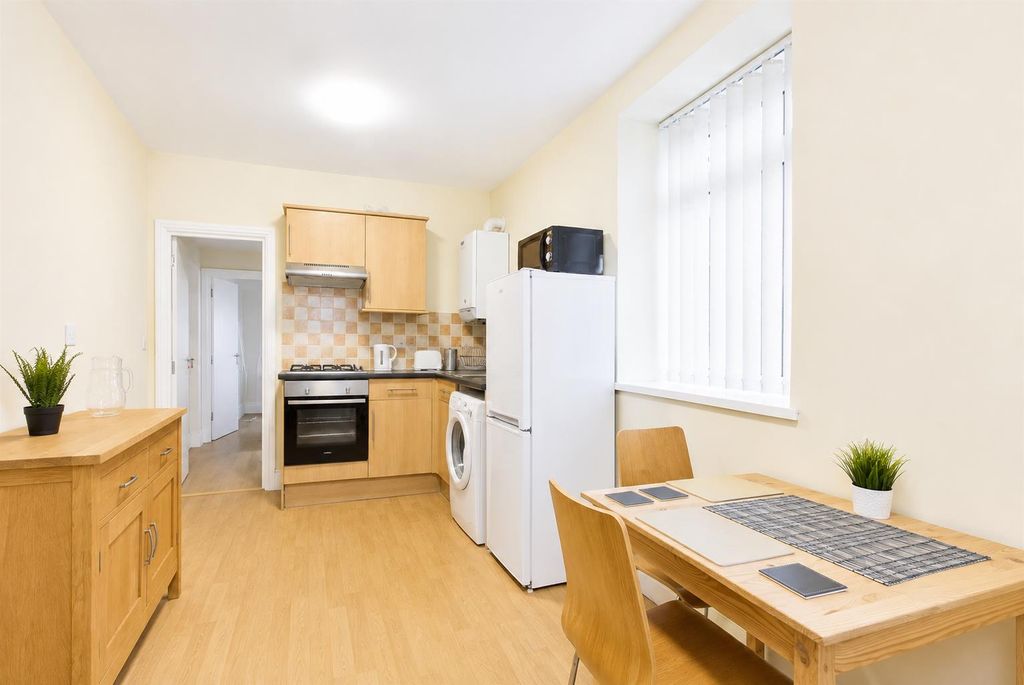 Property photo 1 of 8 Kitchen Diner.Png