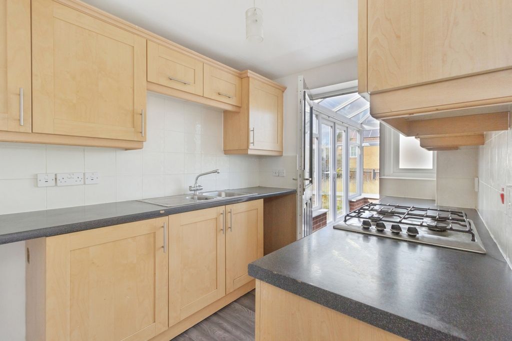 Property photo 3 of 17 Kitchen