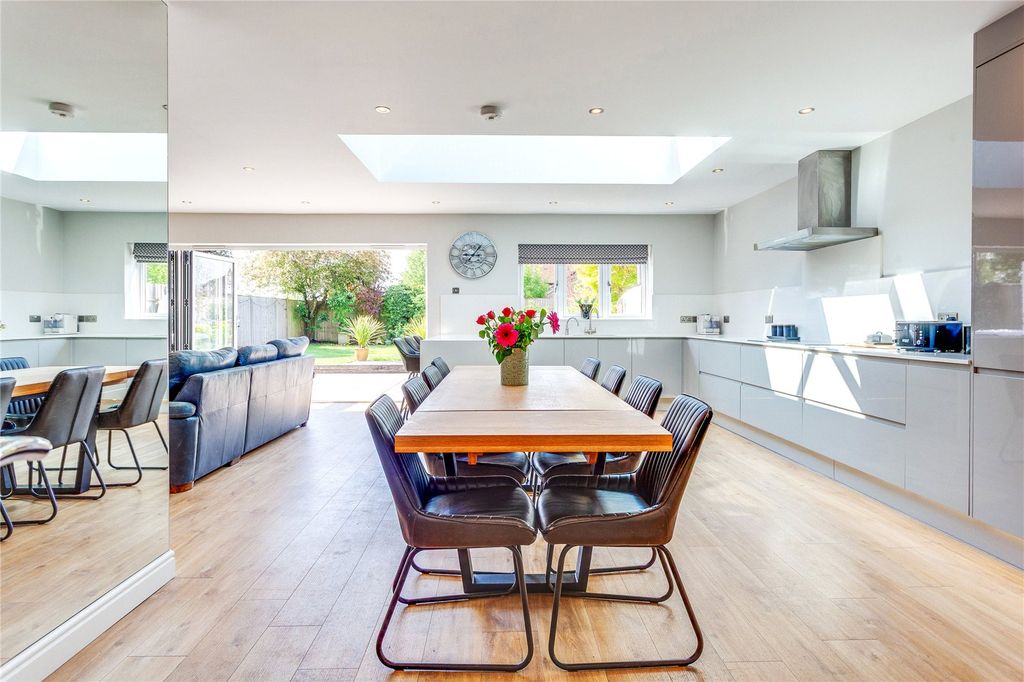 Property photo 3 of 33 Openplan Kitchen