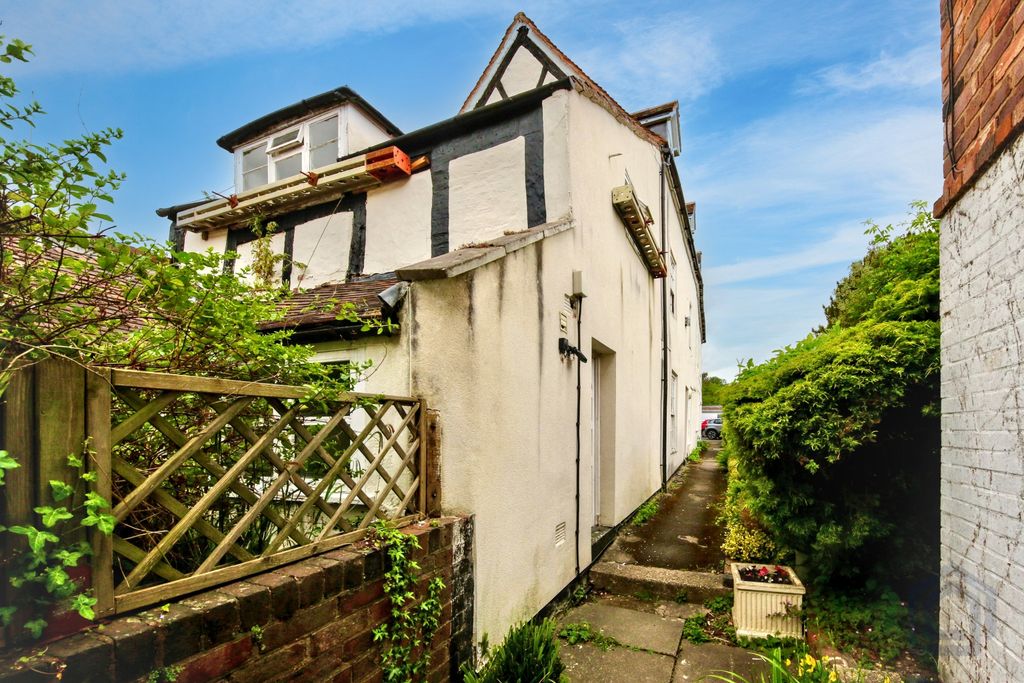 Property photo 2 of 17