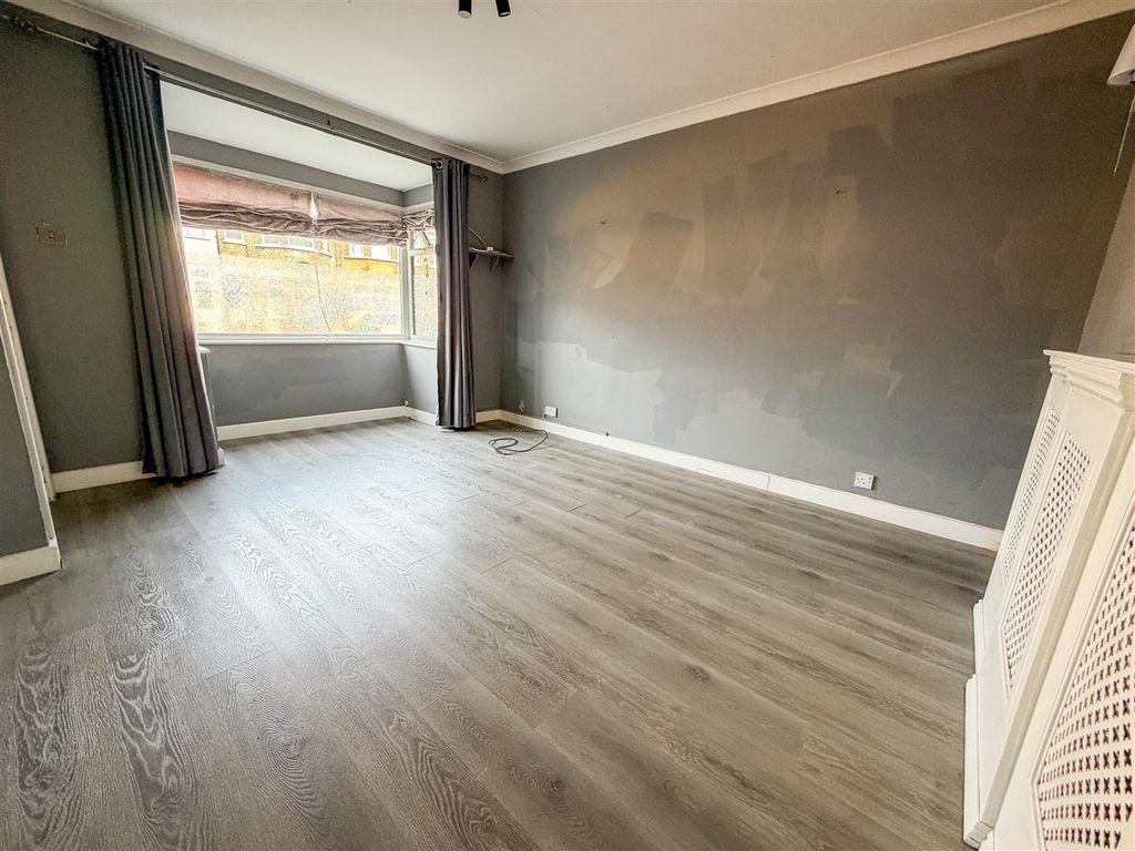 Property photo 2 of 15 Lounge