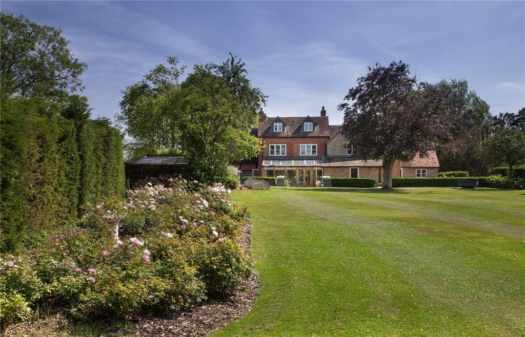 Property photo 2 of 41 Gardens