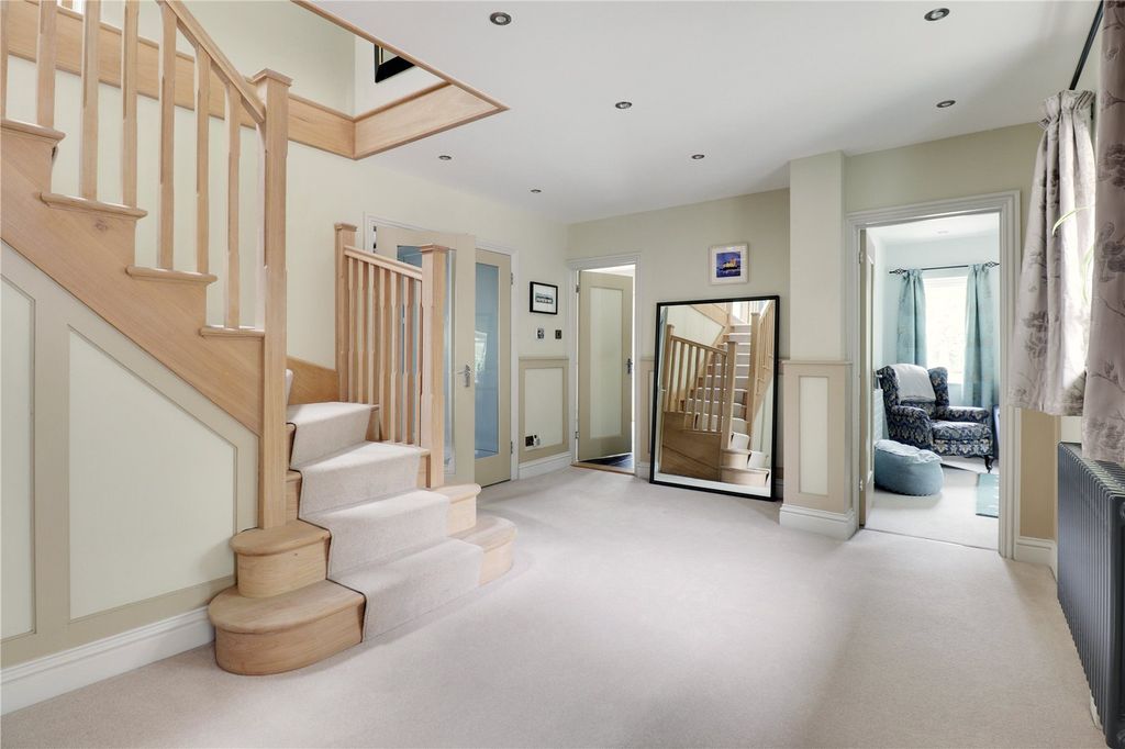 Property photo 2 of 15 Entrance Hall