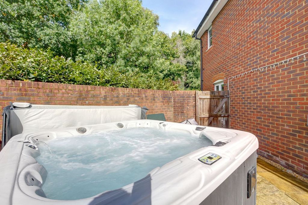 Property photo 3 of 28