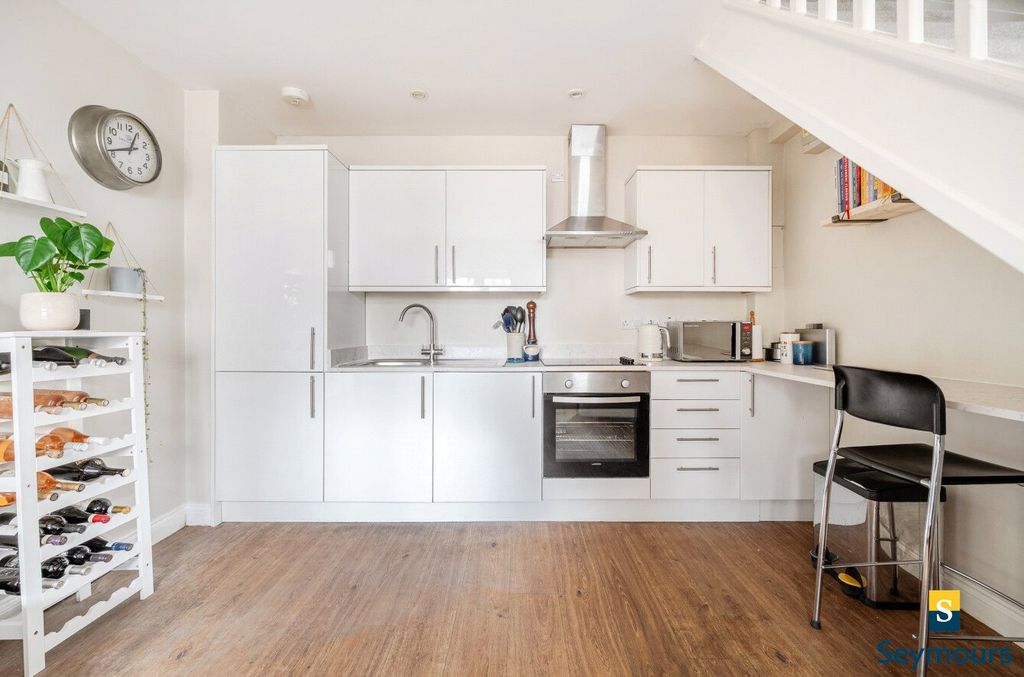 Property photo 3 of 16 Kitchen