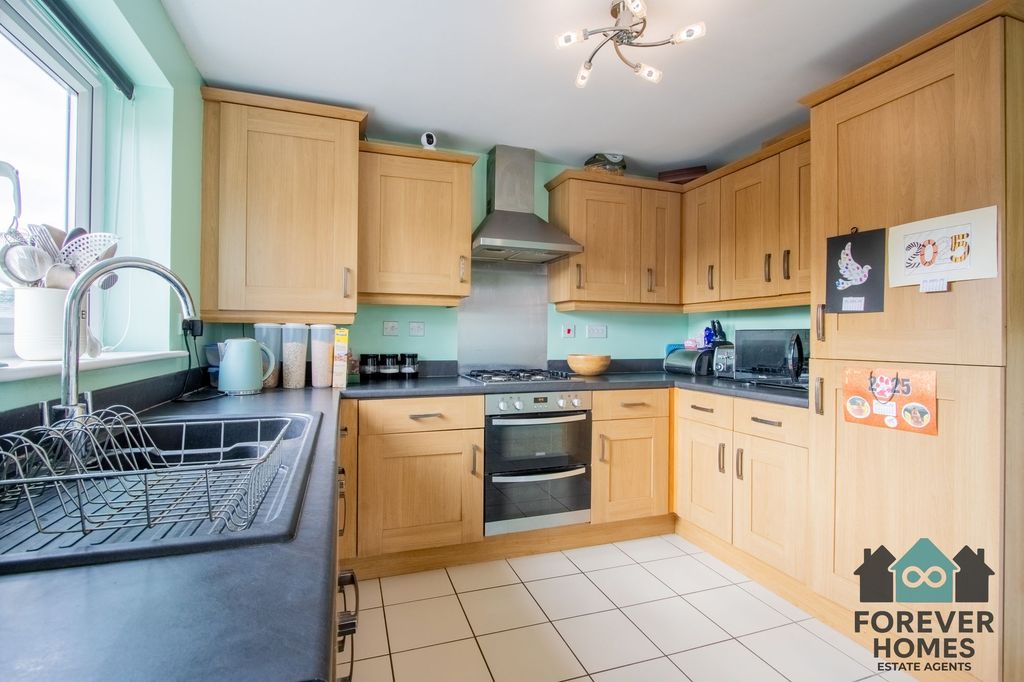 Property photo 3 of 32