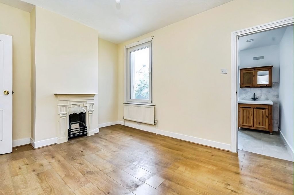 Property photo 3 of 8 B953F96B-5096145B...