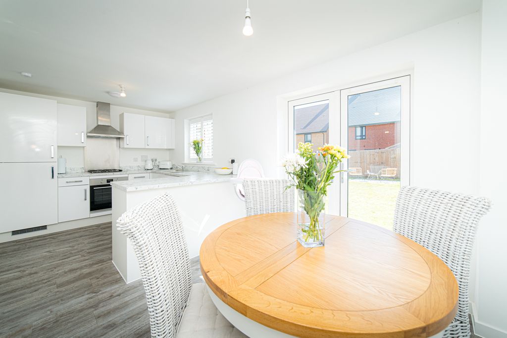 Property photo 2 of 13 Picture 2