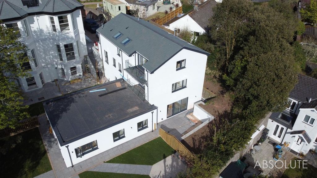 Property photo 2 of 29