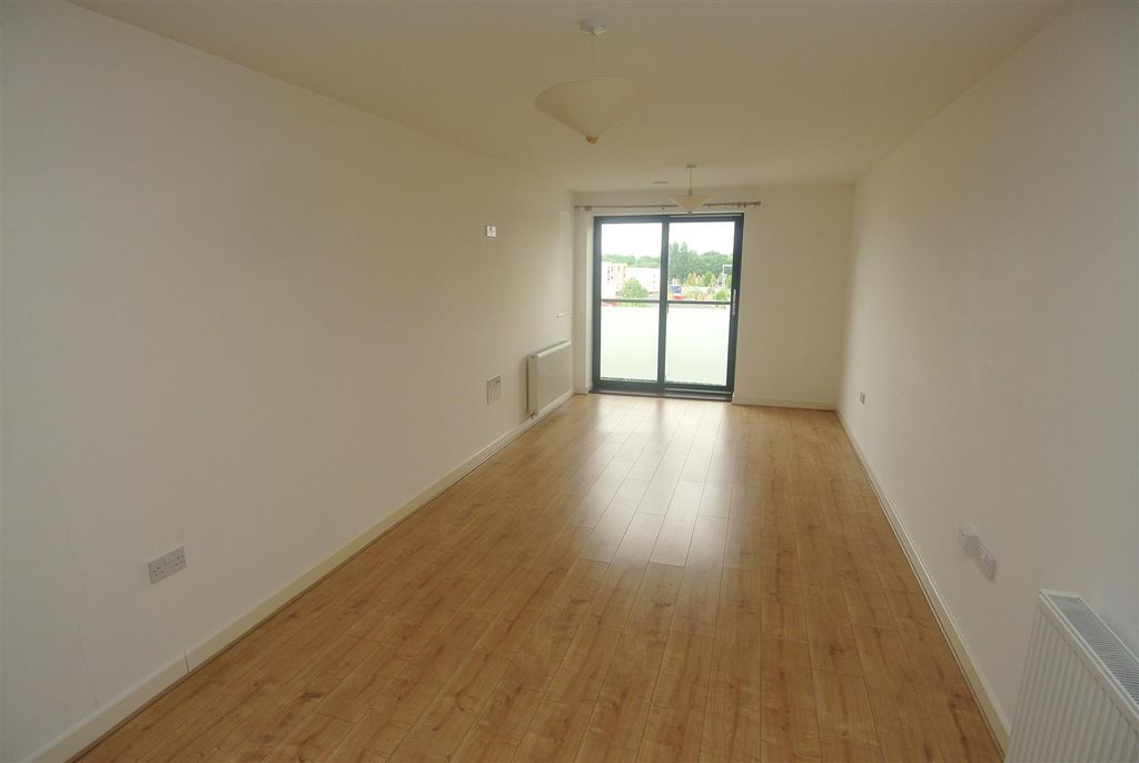 Property photo 1 of 6 Living.Jpg