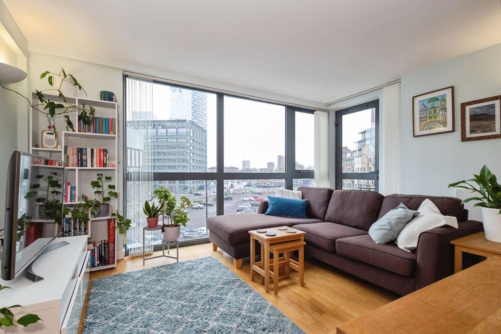 Property photo 2 of 15 Pbox-Img.Jpg