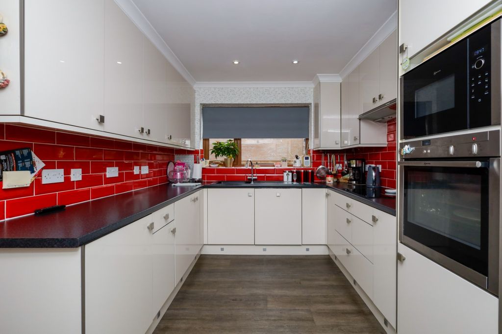 Property photo 2 of 23