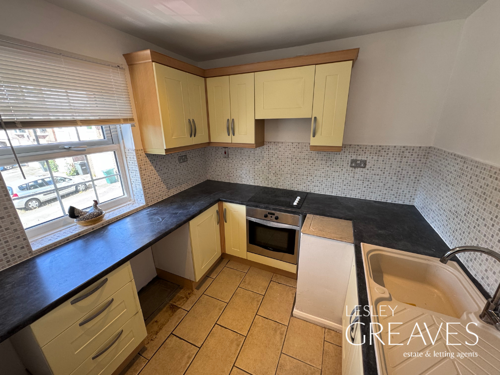 Property photo 3 of 9 Kitchen