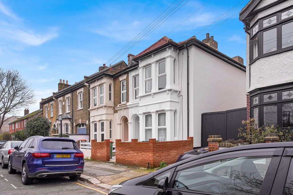 Property photo 2 of 20