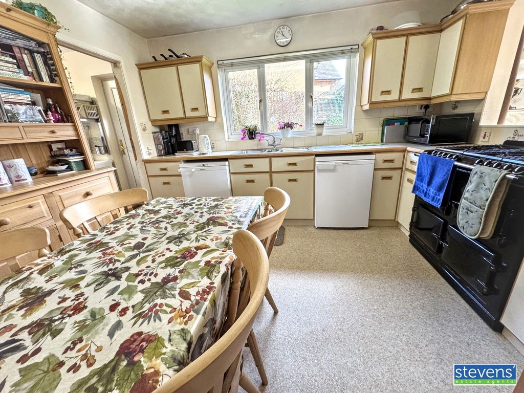 Property photo 2 of 21 Image00012