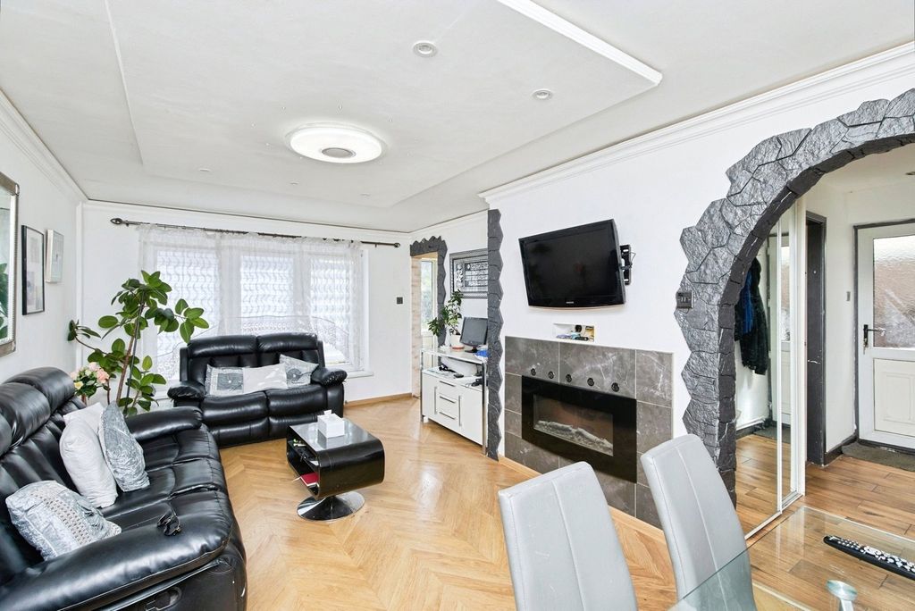 Property photo 3 of 15 Lounge Diner