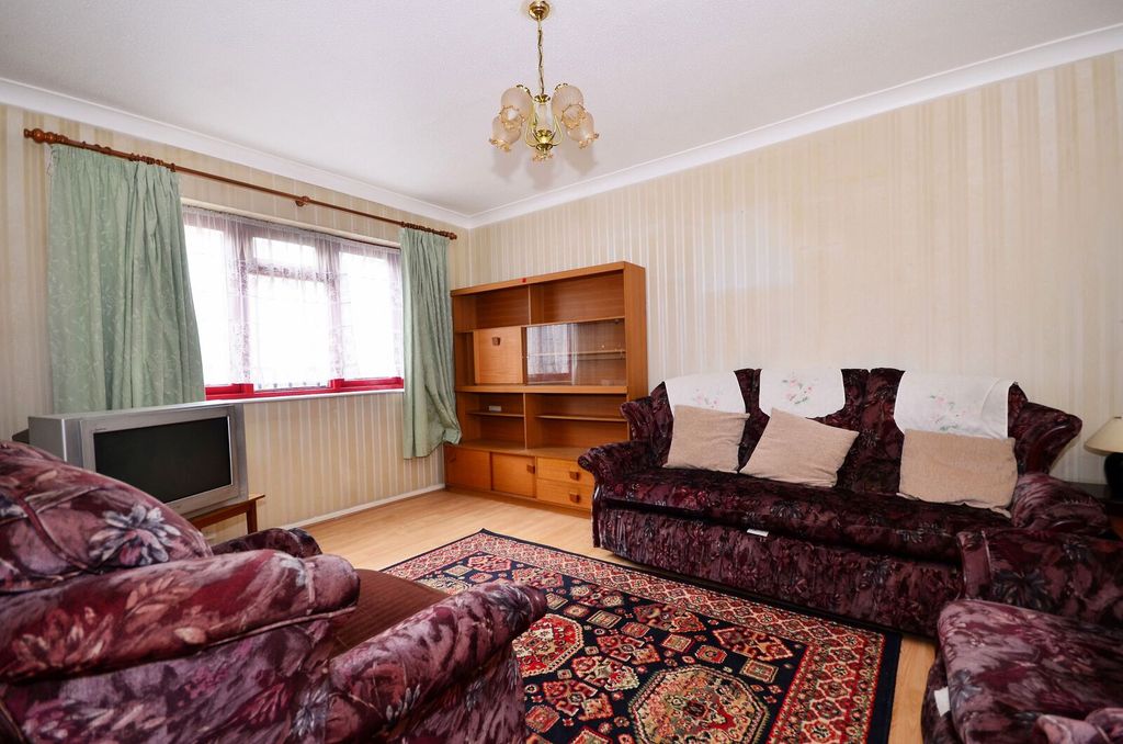 Property photo 2 of 8
