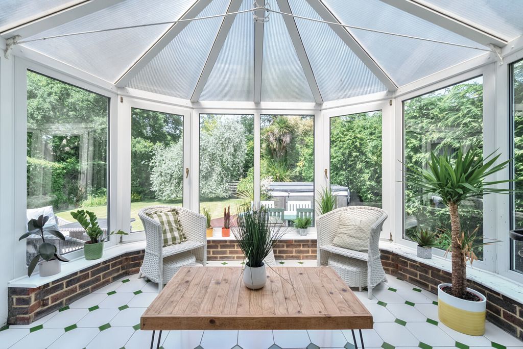 Property photo 2 of 16 Conservatory