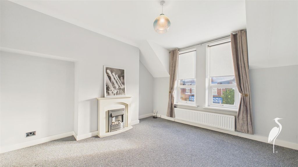 Property photo 2 of 11 Lounge