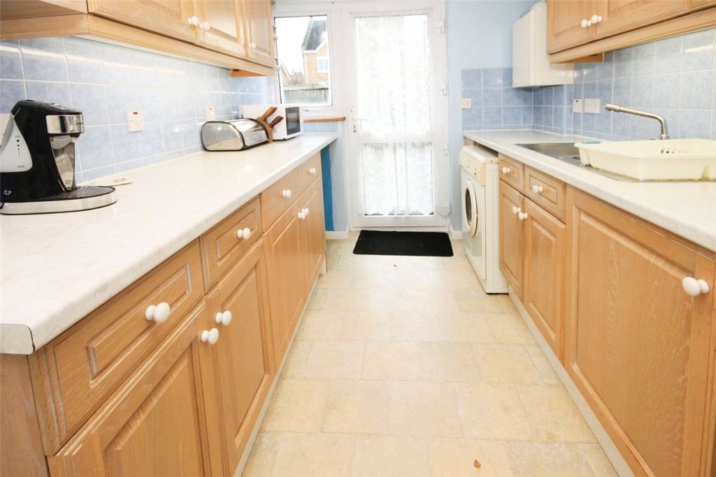 Property photo 3 of 11 Kitchen