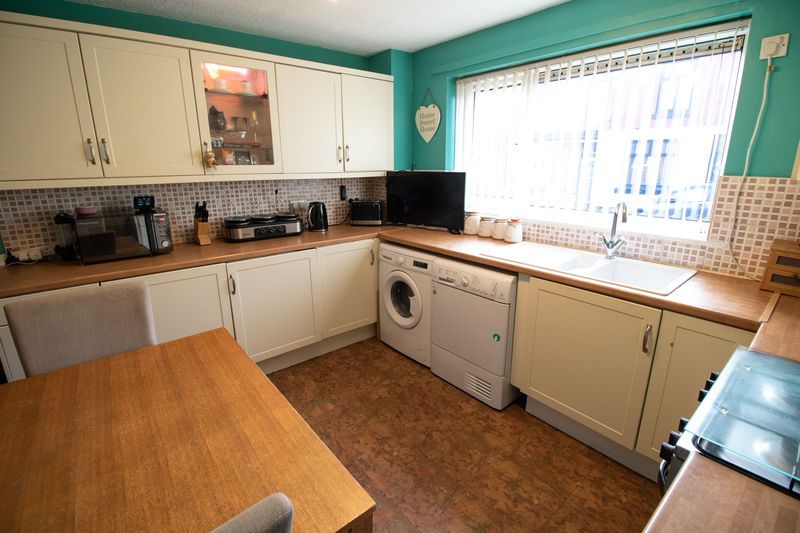 Property photo 3 of 12 Kitchen