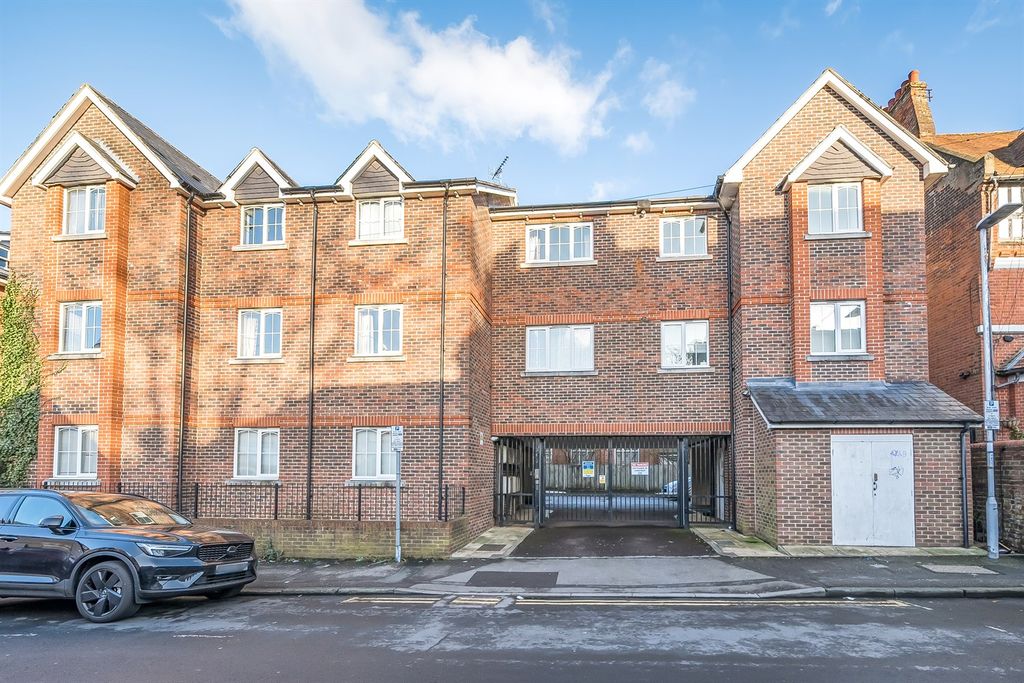 Property photo 1 of 11 (Main)