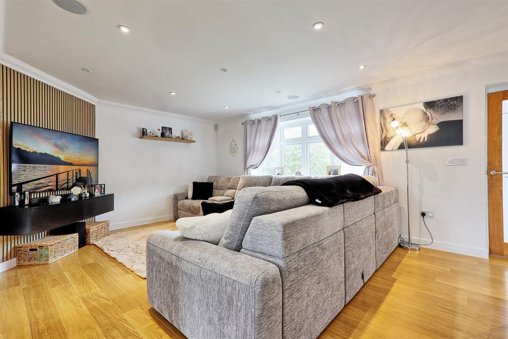 Property photo 2 of 25 Img_0090_1_2_Easyhdr-Interior3.Jpg