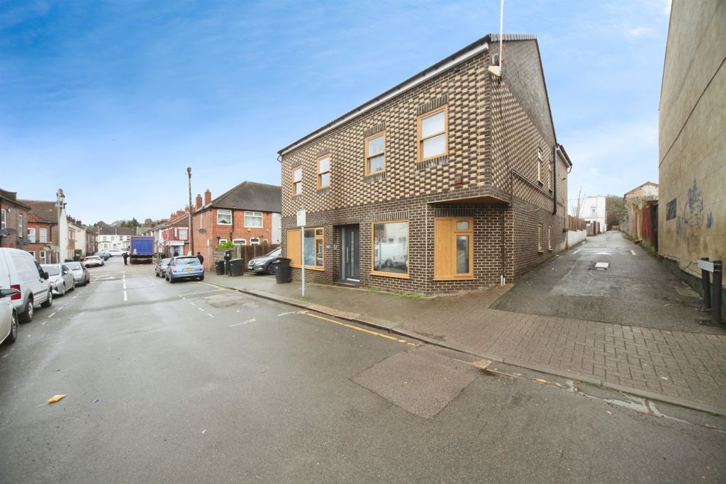 Property photo 2 of 14