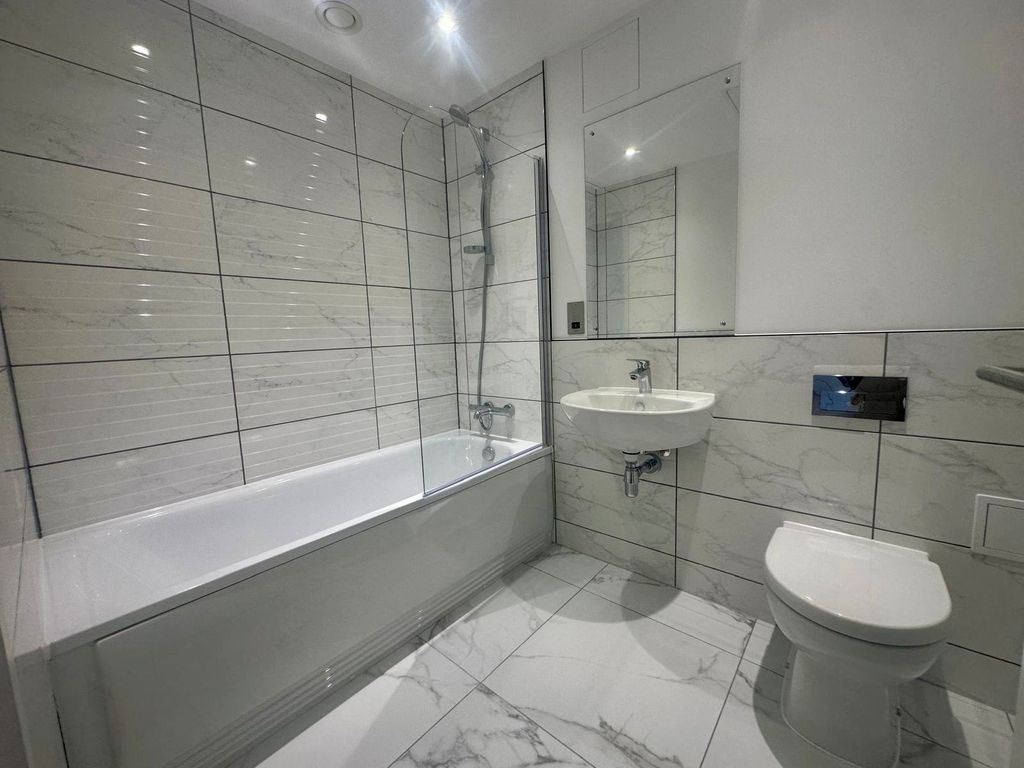 Property photo 2 of 4 Bathroom