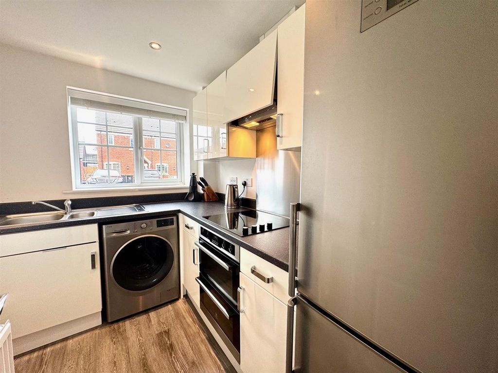 Property photo 3 of 11