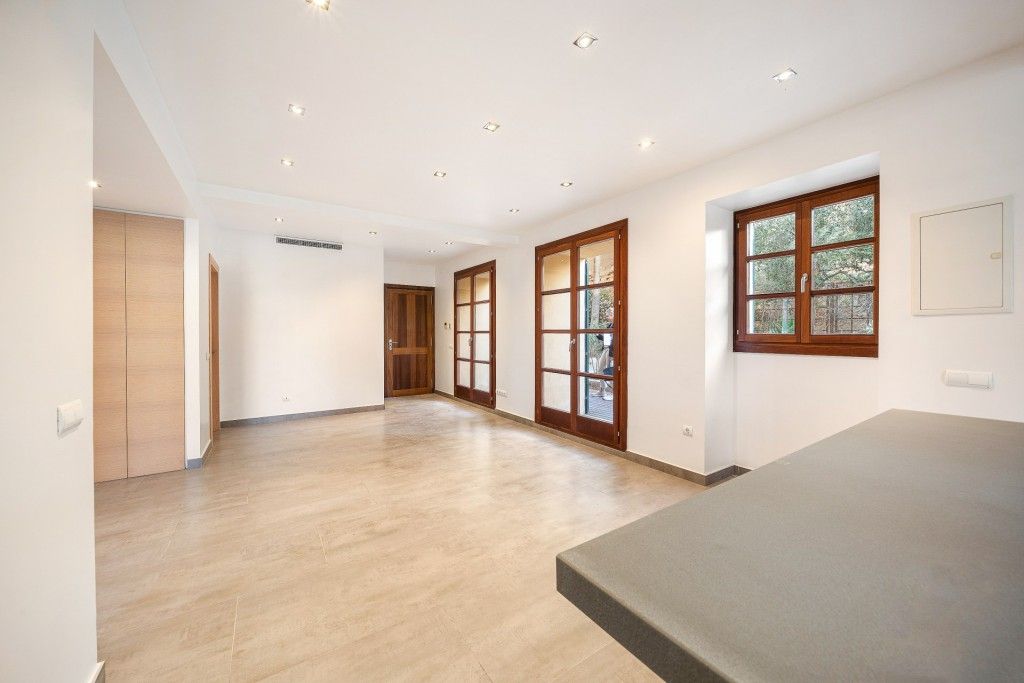 Property photo 3 of 15 Living